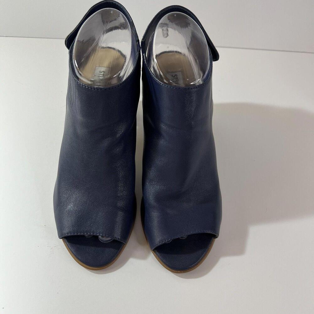 Steve Madden Womens Sandal Size 7.5 B Blue Leather Block Heel Snap Closure